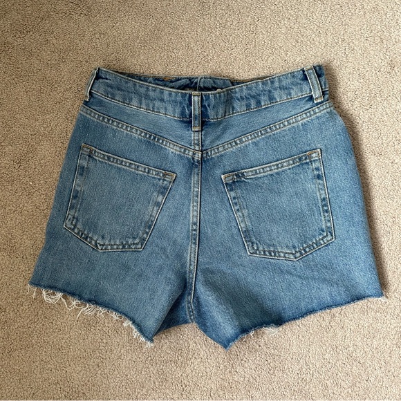 TOPSHOP High-waisted medium-wash jean shorts (size 4) - Picture 2 of 5